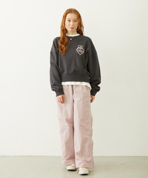 MILKFED.（ミルクフェド）の「HEART RIBBON EMBLEM SHORT CREW SWEAT（スウェット・レディース・オフホワイト/ベージュ/チャコール・M/S）」の12枚目の写真
