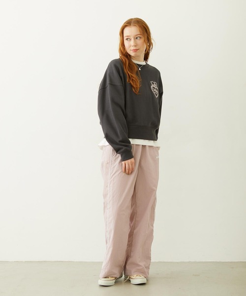 MILKFED.（ミルクフェド）の「HEART RIBBON EMBLEM SHORT CREW SWEAT（スウェット・レディース・オフホワイト/ベージュ/チャコール・M/S）」の13枚目の写真