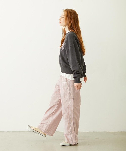 MILKFED.（ミルクフェド）の「HEART RIBBON EMBLEM SHORT CREW SWEAT（スウェット・レディース・オフホワイト/ベージュ/チャコール・M/S）」の15枚目の写真