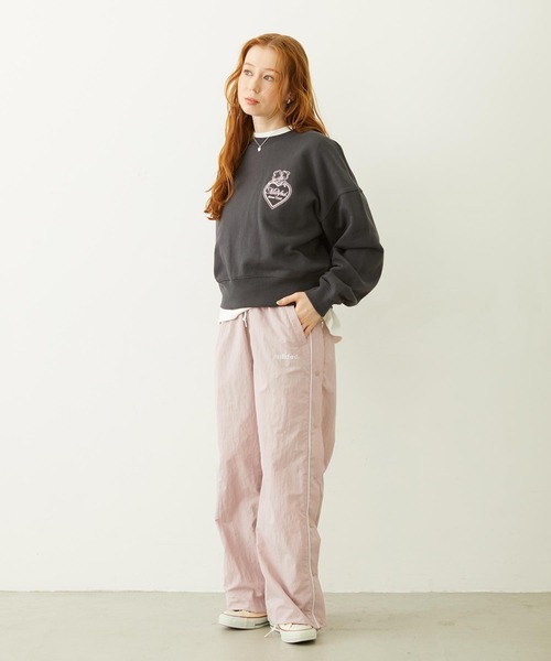 MILKFED.（ミルクフェド）の「HEART RIBBON EMBLEM SHORT CREW SWEAT（スウェット・レディース・オフホワイト/ベージュ/チャコール・M/S）」の17枚目の写真