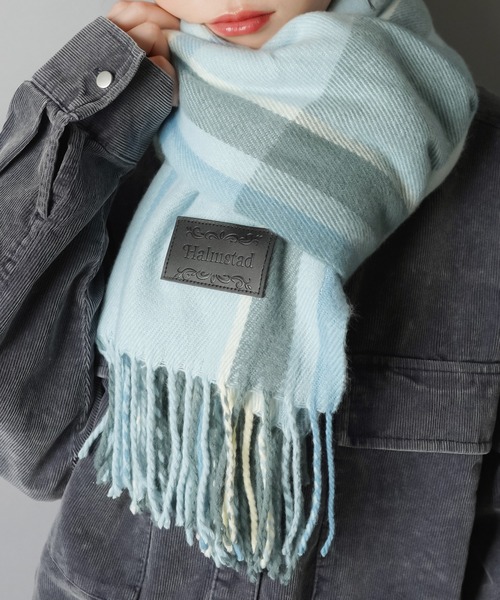 SPINNS（スピンズ）の「巻くだけでかわいさ2割増し♪ さらふわBIGタータンチェックマフラー（マフラー・レディース・サックスブルー/グリーン/ピンク/ブラウン・ONESIZE）」の21枚目の写真