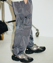 CONICHIWA BONJOUR（コンニチハボンジュール）の「シャーリングナイロンカーゴパンツ（スモーク）（スウェットパンツ）」