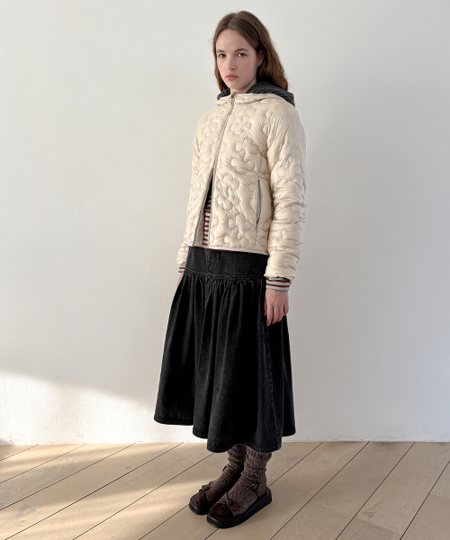SINOON（シヌーン）の「[モモランド ジュイ着用] Light Down Hoodie Jacket (Light Beige)（ダウンジャケット/コート・レディース・オートミール・SMALL/MEDIUM）」の3枚目の写真