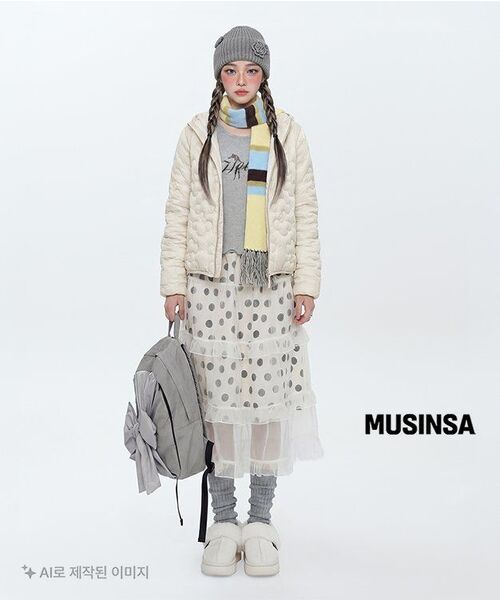 SINOON（シヌーン）の「[モモランド ジュイ着用] Light Down Hoodie Jacket (Light Beige)（ダウンジャケット/コート・レディース・オートミール・SMALL/MEDIUM）」の5枚目の写真