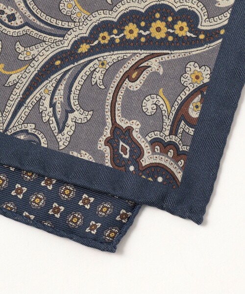BEAMS F（ビームスエフ）の「FITZGERALD / シルク ペイズリー柄×小紋柄 チーフ（ハンカチ/ハンドタオル・メンズ・ブラウン/ネイビー・ONE SIZE）」の4枚目の写真