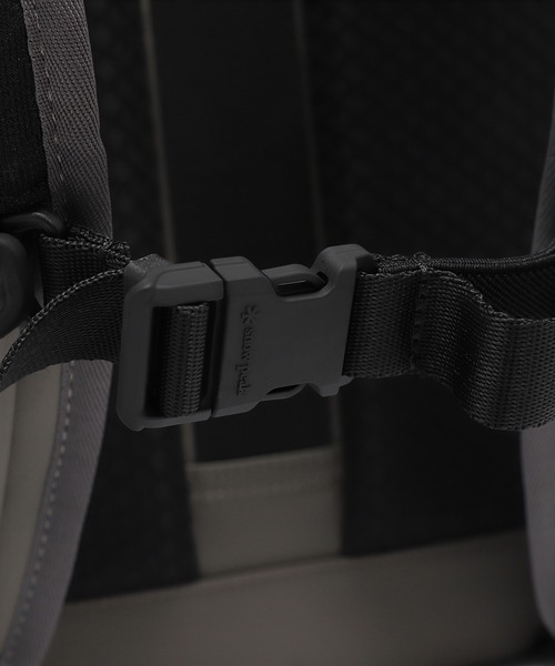 Snow Peak（スノーピーク）の「SnowPeak / Tech Backpack 20L  テックバックパック 海外限定（バックパック/リュック・メンズ・ダークカーキ/ブラック・ONE SIZE）」の18枚目の写真