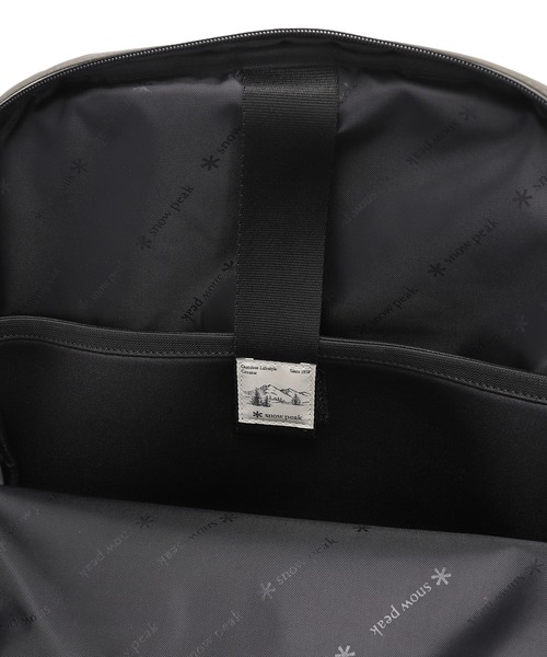 Snow Peak（スノーピーク）の「SnowPeak / Tech Backpack 20L  テックバックパック 海外限定（バックパック/リュック・メンズ・ダークカーキ/ブラック・ONE SIZE）」の22枚目の写真