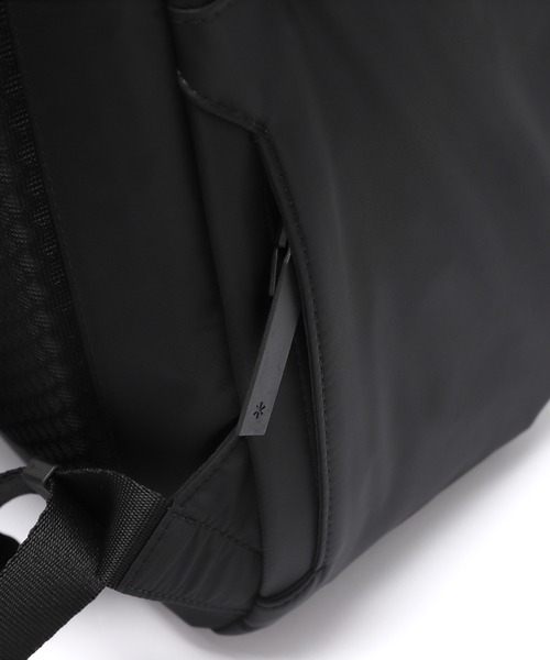 Snow Peak（スノーピーク）の「SnowPeak / Tech Backpack 20L  テックバックパック 海外限定（バックパック/リュック・メンズ・ダークカーキ/ブラック・ONE SIZE）」の15枚目の写真