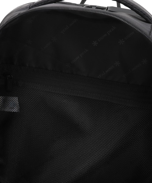 Snow Peak（スノーピーク）の「SnowPeak / Tech Backpack 20L  テックバックパック 海外限定（バックパック/リュック・メンズ・ダークカーキ/ブラック・ONE SIZE）」の3枚目の写真