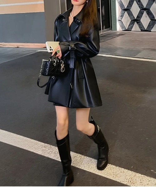 &soiree(アンドソワレ)の「ショート丈レザートレンチコート(トレンチコート・レディース・ブラック/ブラウン・MEDIUM/LARGE/X-LARGE)」の6枚目の写真