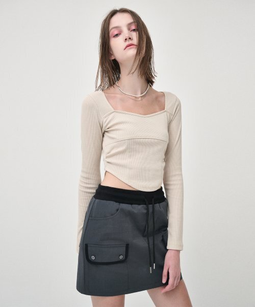 ETMON(エトモン)の「Cargo Banding Mini Skirt, Charcoal(スカート・レディース・その他・MEDIUM)」の2枚目の写真