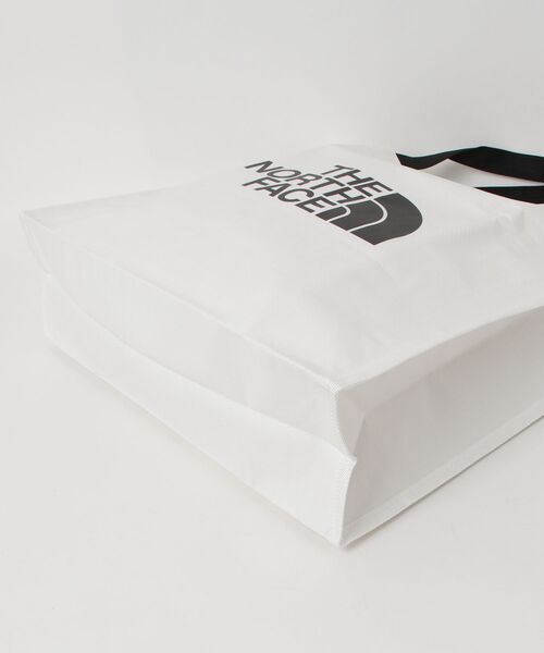 THE NORTH FACE（ザノースフェイス）の「【THE NORTH FACE/ザノースフェイス】ショッパーバッグM(SHOPPER　BAG　M）（エコバッグ/サブバッグ・レディース・ホワイト・ONESIZE）」の22枚目の写真
