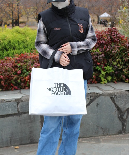 THE NORTH FACE（ザノースフェイス）の「【THE NORTH FACE/ザノースフェイス】ショッパーバッグM(SHOPPER　BAG　M）（エコバッグ/サブバッグ・レディース・ホワイト・ONESIZE）」の17枚目の写真