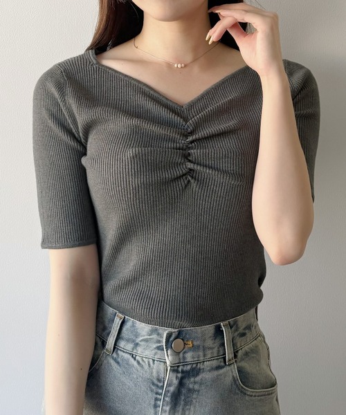 mipiarl(ミピアール)の「フロントギャザー半袖リブニット(ニット/セーター・レディース・チャコール/アイボリー/ブラック・LARGE/MEDIUM)」の3枚目の写真