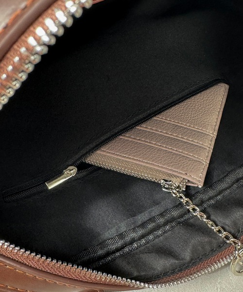 folka（フォルカ）の「11D62-NK レトロヴィンテージ スクエアハンドバッグ PUレザー（ハンドバッグ・レディース・ブラウン/ブラック・ONESIZE）」の3枚目の写真