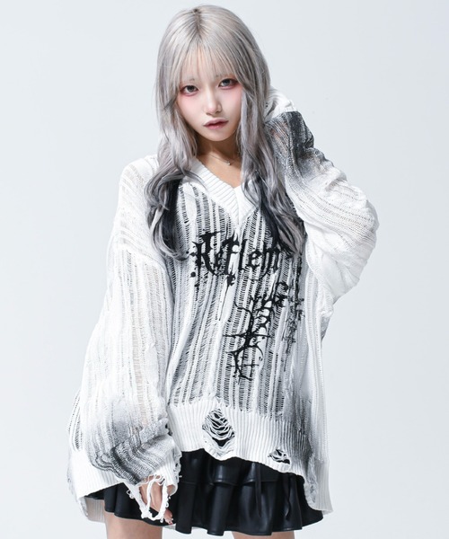 REFLEM(レフレム)の「『REFLEM/レフレム』顔料加工ダメージニットPO(ニット/セーター・レディース・ホワイト/ブラック・FREE)」の2枚目の写真