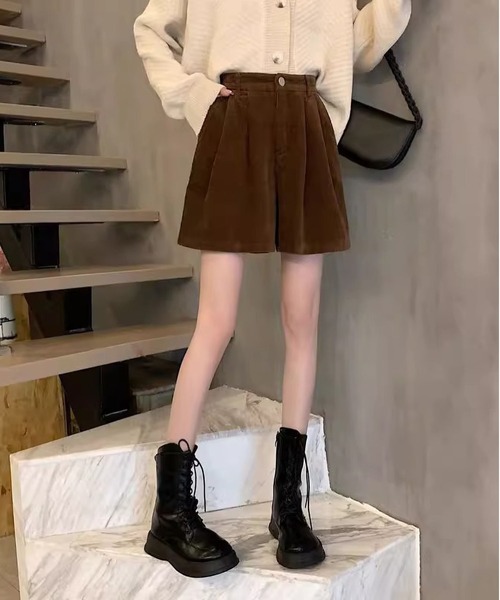 INASTUDIOS(イーナストゥディオス)の「コーデュロイ フレアショートパンツ(その他パンツ・レディース・ブラウン/アイボリー/ブラック・SMALL/MEDIUM/LARGE)」の7枚目の写真