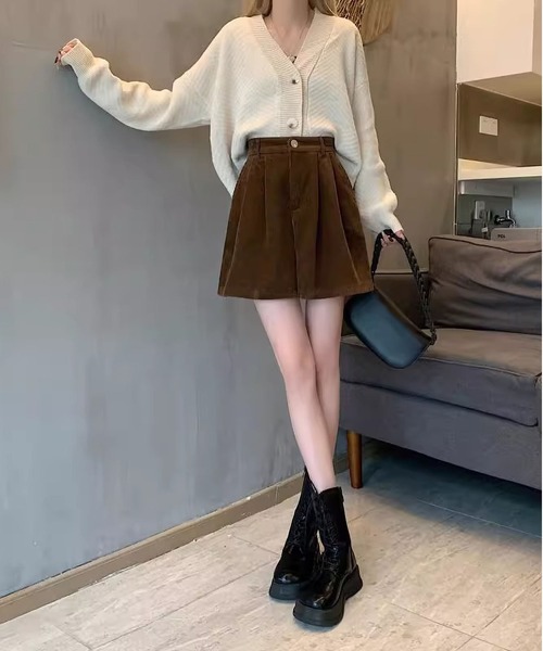 INASTUDIOS(イーナストゥディオス)の「コーデュロイ フレアショートパンツ(その他パンツ・レディース・ブラウン/アイボリー/ブラック・SMALL/MEDIUM/LARGE)」の8枚目の写真