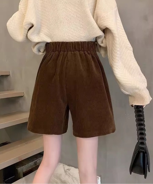 INASTUDIOS(イーナストゥディオス)の「コーデュロイ フレアショートパンツ(その他パンツ・レディース・ブラウン/アイボリー/ブラック・SMALL/MEDIUM/LARGE)」の6枚目の写真
