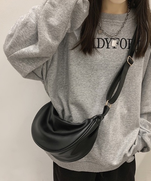 WYZ wear(ダブリューワイジィーウェア)の「フェイクレザーハーフムーンショルダーバッグ/ユニセックス(ショルダーバッグ・メンズ・ブラック/ホワイト・FREE)」の18枚目の写真