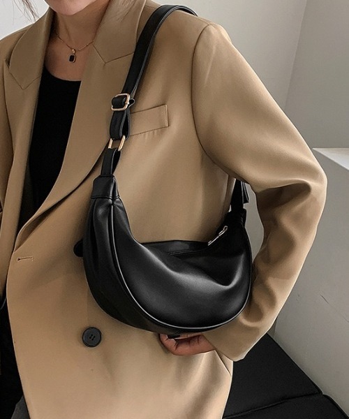 WYZ wear(ダブリューワイジィーウェア)の「フェイクレザーハーフムーンショルダーバッグ/ユニセックス(ショルダーバッグ・メンズ・ブラック/ホワイト・FREE)」の22枚目の写真