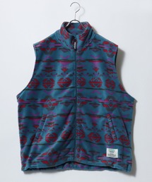 DISCUS（ディスカス）の「2026SS DISCUS/ディスカス オーバーサイズ フリース ワンポイント刺繍 無地/エスニック柄 スタンドベスト（ベスト）」