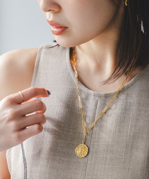 Chibi Jewels (チビジュエルズ)の「chibi jewels/チビジュエルズ Letter Coin Necklace(ネックレス・レディース・ゴールド・FREE)」の1枚目の写真