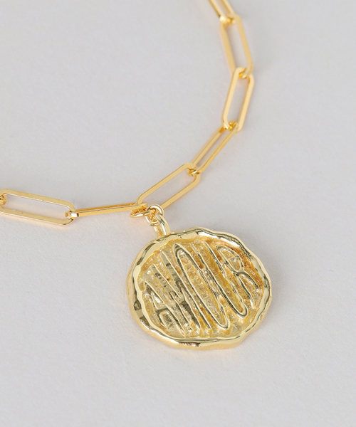 Chibi Jewels (チビジュエルズ)の「chibi jewels/チビジュエルズ Letter Coin Necklace(ネックレス・レディース・ゴールド・FREE)」の6枚目の写真