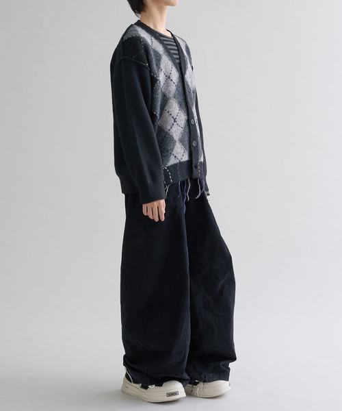 EPNK(イーピーエヌケー)の「Distressed Argyle Cardigan / ディストレストアーガイルカーディガン(カーディガン/ボレロ・メンズ・ブラウン/グレー/ブラック・LARGE/MEDIUM)」の11枚目の写真