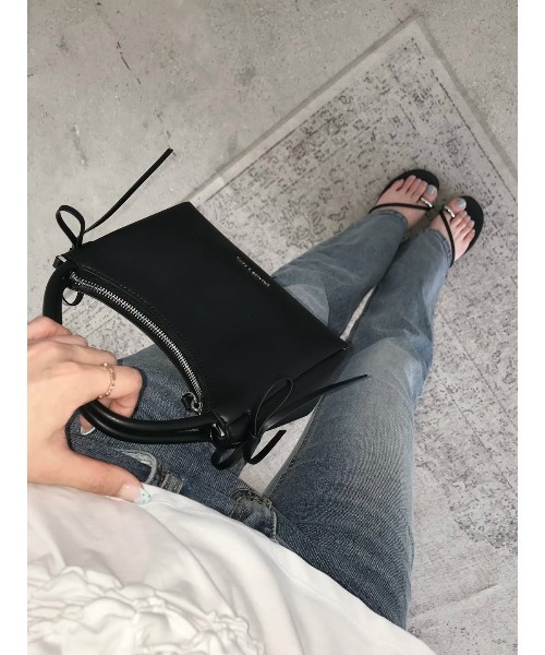 CHARLES & KEITH(チャールズ & キース)の「Hazel ヘーゼル ボウトップハンドルバッグ(ショルダーバッグ・レディース・スミクロ/ピンク系その他3/クリーム・S)」の6枚目の写真