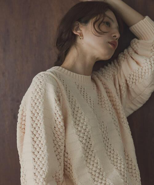 URBAN RESEARCH Sonny Label（アーバンリサーチサニーレーベル）の「ベロアモールアイレット柄編みニットプルオーバー（ニット/セーター・レディース・グレー系その他/ライトピンク/オフホワイト/チャコールグレー・FREE）」の8枚目の写真