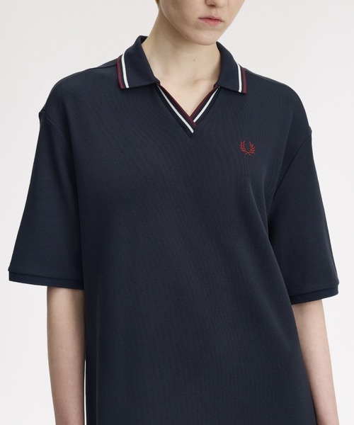 FRED PERRY(フレッドペリー)の「Open Collar Tipped Polo Dress/オープンカラーティップラインポロシャツワンピース(ワンピース・レディース・ネイビー・10)」の9枚目の写真