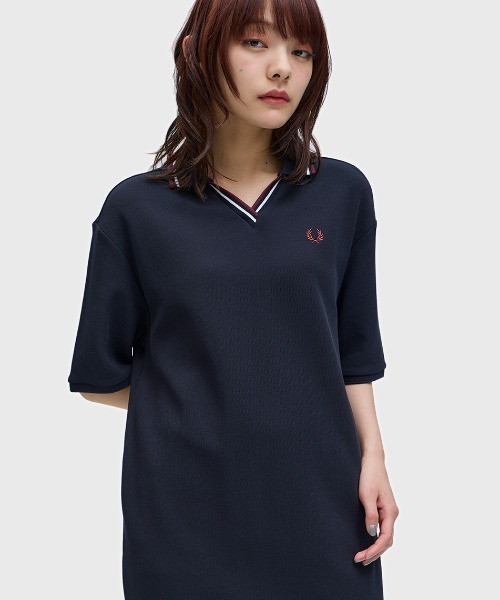 FRED PERRY(フレッドペリー)の「Open Collar Tipped Polo Dress/オープンカラーティップラインポロシャツワンピース(ワンピース・レディース・ネイビー・10)」の3枚目の写真