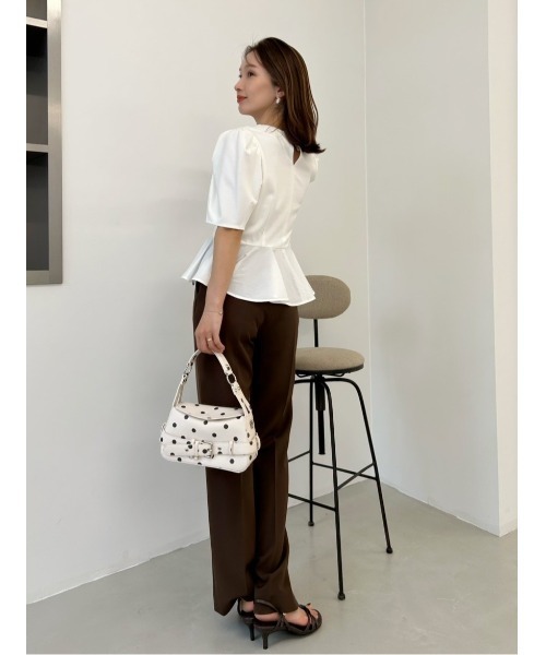 FRAY I.D（フレイアイディー）の「【00サイズあり】センタープレスセミフレアーパンツ（スラックス・レディース・アイボリー/ブラック・0/1/00）」の4枚目の写真