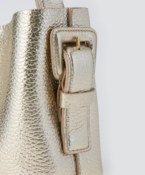 PELLICO（ペリーコ）の「ANELLI TURNLOCK MINI バッグ GOLD（ショルダーバッグ・レディース・ゴールド・FREE）」の5枚目の写真