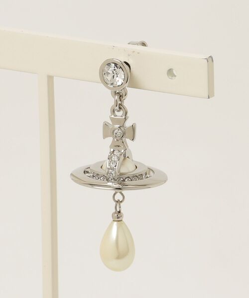 Vivienne Westwood MAN(ヴィヴィアンウエストウッドマン)の「MAN. PEARL DROP SINGLE EARRING(その他・メンズ・シルバー・FREE)」の1枚目の写真