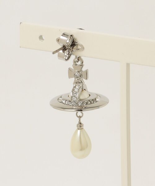 Vivienne Westwood MAN(ヴィヴィアンウエストウッドマン)の「MAN. PEARL DROP SINGLE EARRING(その他・メンズ・シルバー・FREE)」の2枚目の写真