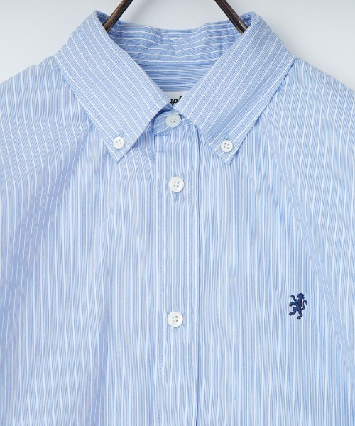 GYMPHLEX（ジムフレックス）の「[GYMPHLEX/ジムフレックス] ワンポイントロゴ刺繍 ボタンダウンストライプシャツ（シャツ/ブラウス・レディース・ブルー・14）」の3枚目の写真