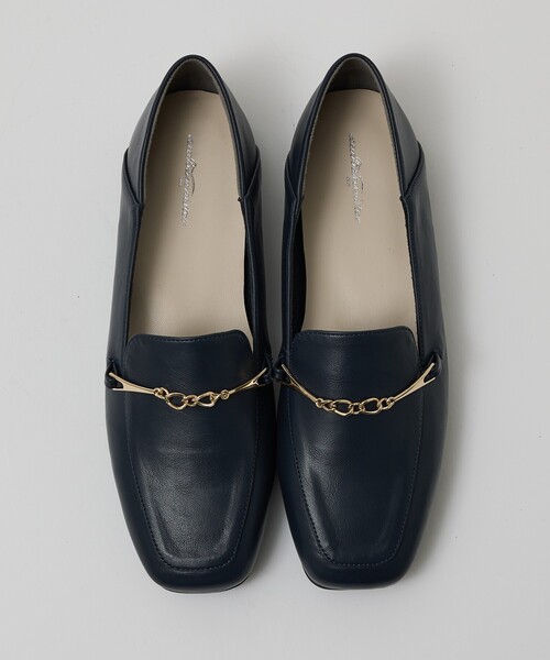 Au BANNISTER(オゥバニスター)の「【販売店舗限定】バブーシュビットモカスクエアトゥローファー(ローファー・レディース・グレイッシュベージュ/ネイビー/ブラック・38/37/36/35/40/39)」の4枚目の写真