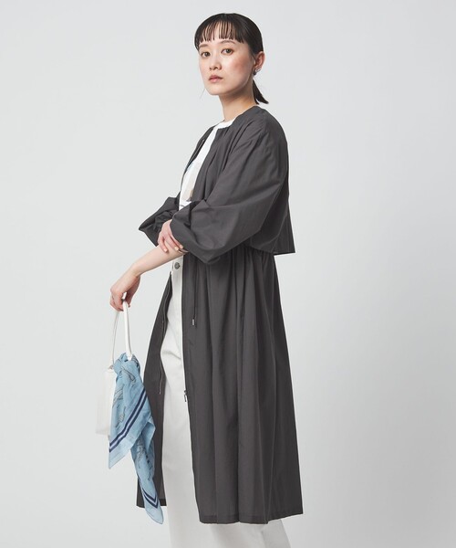 green label relaxing（グリーンレーベルリラクシング）の「ギャザー ドロスト コート 撥水（その他アウター・レディース・ダークグレー/ベージュ・38/36）」の5枚目の写真