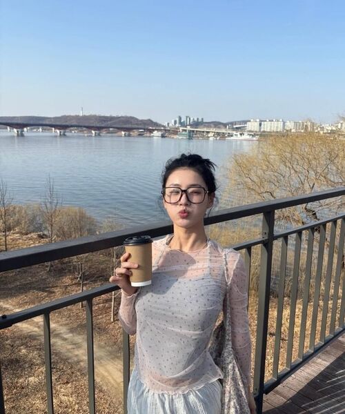 MONGDOL（モンドル）の「サイドシャーリングフラワーメッシュロングスリーブベージュMDTS061FLOWERBEIGE（Tシャツ/カットソー・レディース・その他・F）」の4枚目の写真