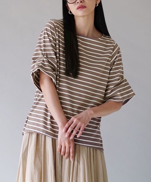 zootie（ズーティー）の「スタイルアップ デザインスリーブ カットソー［五分袖］（Tシャツ/カットソー・レディース・オフホワイト/グレイッシュブルー/ライトブルー/レッド系/ブラック/ライトアッシュグレー/ベージュ系/ブラック×ホワイト/チャコール・3L/L-XL/M-L）」の6枚目の写真