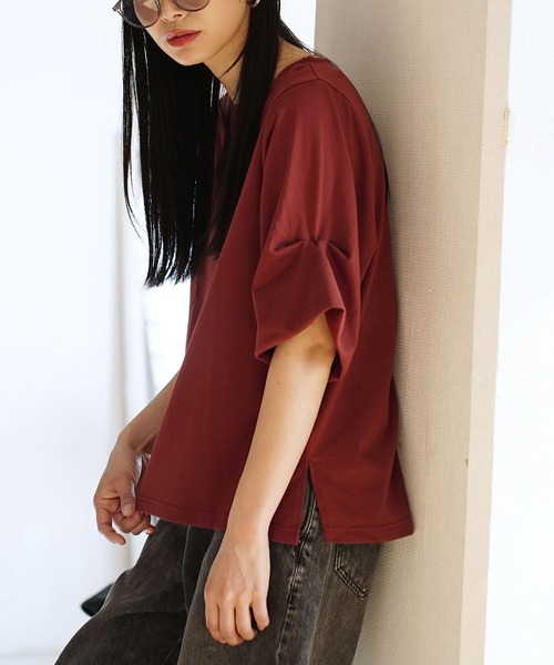 zootie（ズーティー）の「スタイルアップ デザインスリーブ カットソー［五分袖］（Tシャツ/カットソー・レディース・オフホワイト/グレイッシュブルー/ライトブルー/レッド系/ブラック/ライトアッシュグレー/ベージュ系/ブラック×ホワイト/チャコール・3L/L-XL/M-L）」の9枚目の写真