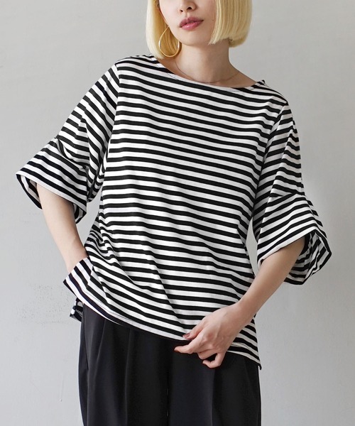 zootie（ズーティー）の「スタイルアップ デザインスリーブ カットソー［五分袖］（Tシャツ/カットソー・レディース・オフホワイト/グレイッシュブルー/ライトブルー/レッド系/ブラック/ライトアッシュグレー/ベージュ系/ブラック×ホワイト/チャコール・3L/L-XL/M-L）」の4枚目の写真