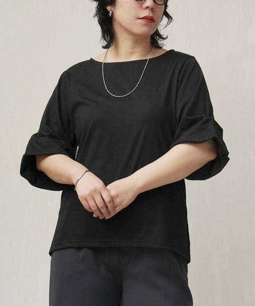 zootie（ズーティー）の「スタイルアップ デザインスリーブ カットソー［五分袖］（Tシャツ/カットソー・レディース・オフホワイト/グレイッシュブルー/ライトブルー/レッド系/ブラック/ライトアッシュグレー/ベージュ系/ブラック×ホワイト/チャコール・3L/L-XL/M-L）」の3枚目の写真