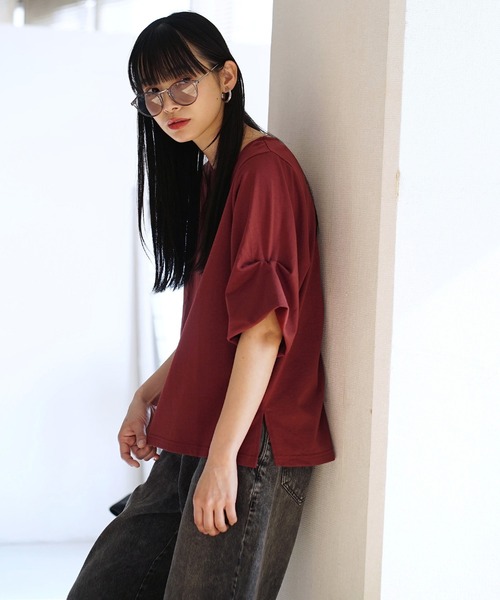 zootie（ズーティー）の「スタイルアップ デザインスリーブ カットソー［五分袖］（Tシャツ/カットソー・レディース・オフホワイト/グレイッシュブルー/ライトブルー/レッド系/ブラック/ライトアッシュグレー/ベージュ系/ブラック×ホワイト/チャコール・3L/L-XL/M-L）」の13枚目の写真