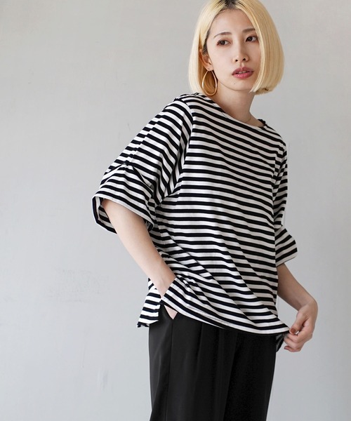 zootie（ズーティー）の「スタイルアップ デザインスリーブ カットソー［五分袖］（Tシャツ/カットソー・レディース・オフホワイト/グレイッシュブルー/ライトブルー/レッド系/ブラック/ライトアッシュグレー/ベージュ系/ブラック×ホワイト/チャコール・3L/L-XL/M-L）」の14枚目の写真