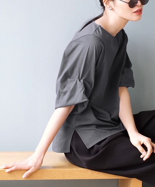 zootie（ズーティー）の「スタイルアップ デザインスリーブ カットソー［五分袖］（Tシャツ/カットソー・レディース・オフホワイト/グレイッシュブルー/ライトブルー/レッド系/ブラック/ライトアッシュグレー/ベージュ系/ブラック×ホワイト/チャコール・3L/L-XL/M-L）」の21枚目の写真