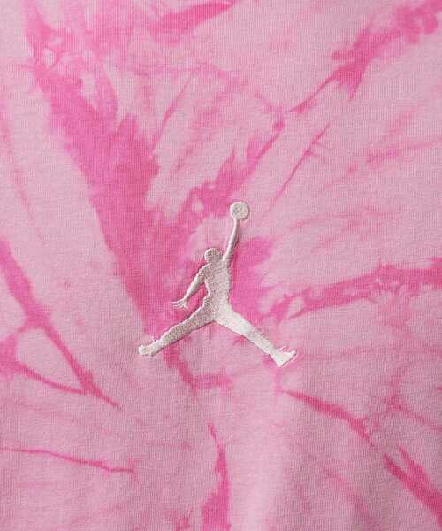 JORDAN BRAND(ジョーダンブランド)の「《セットアップ対応商品》ジョーダン ブルックリン メンズ タイダイ フェスティバル Tシャツ / Jordan Brooklyn Men's Tie-Dye Festival T-Shirt IF3150-676 Iced Carmine(Tシャツ/カットソー・メンズ・ピンク系その他2・L/2XL/S/M/XL)」の4枚目の写真