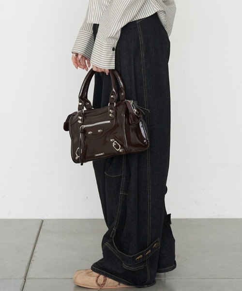 RAY CASSIN（レイカズン）の「【500mlペットボトル収納可】ショルダー付きスクエアバッグ（ショルダーバッグ・レディース・ダークブラウン/ブラック・FREE）」の18枚目の写真